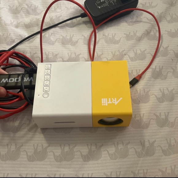 projector - Picture 2 of 2